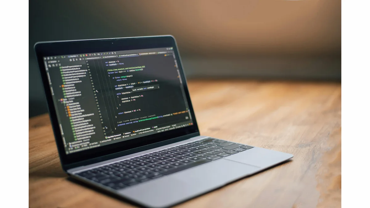 1. プログラマーとは？仕事内容と役割を理解する