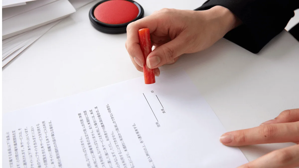Summary | For foreign nationals: Use a specific "bank seal" for banking, and match your "registered seal" (jitsuin) to your Residence Record.